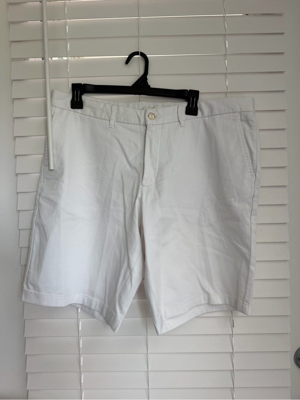 Robert Graham White Flat Front Men’s Shorts